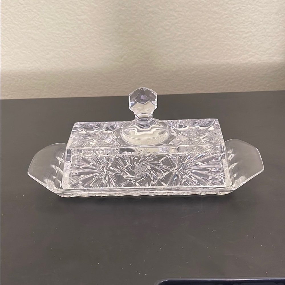 Elegant Crystal Butter Dish with Lid – Vintage Glassware for Classic Table Setti